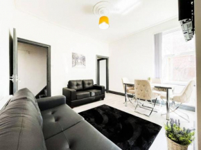 Fully Equipped Modern Home Perfect for Contractors, Relocators